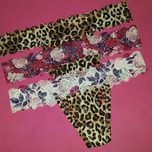 VS PINK All Over Lace Leopard Thong Bundle - M